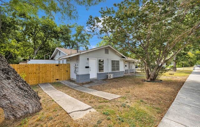 519  Venice, San Antonio, TX 78201 — photo 2
