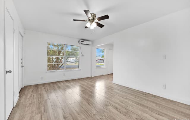 519  Venice, San Antonio, TX 78201 — photo 5