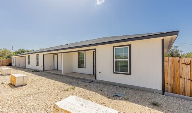1012  County Road 4516, Castroville, TX 78009 — photo 2