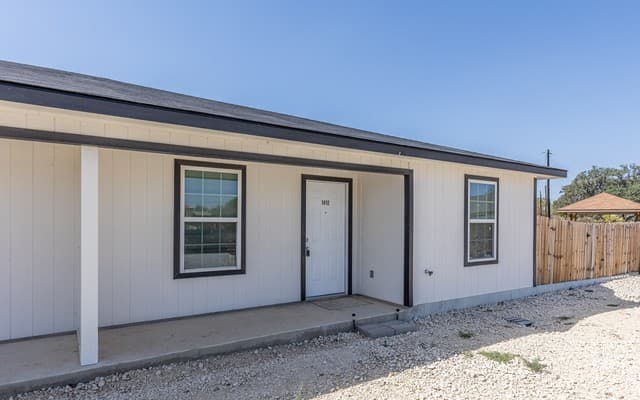 1012  County Road 4516, Castroville, TX 78009 — photo 3