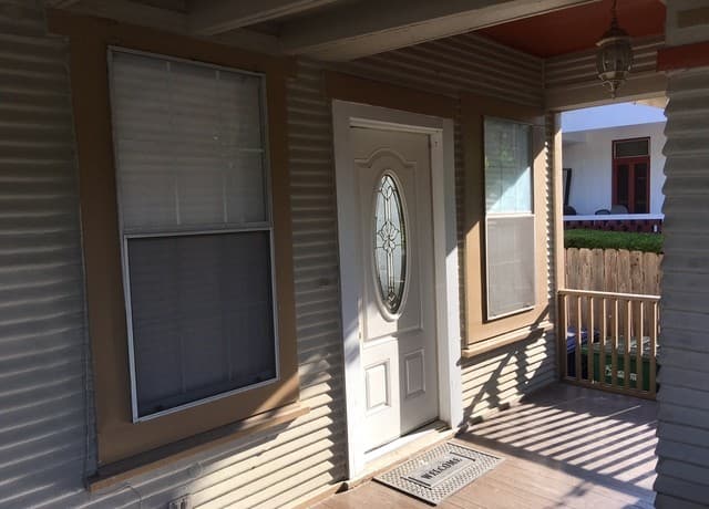 1114 W Russell, San Antonio, TX 78201 — photo 2