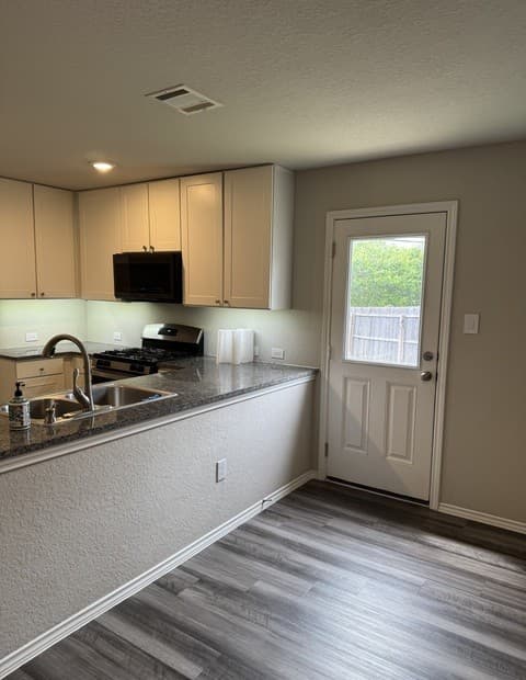 306  Pradera Cv, San Antonio, TX 78237 — photo 4