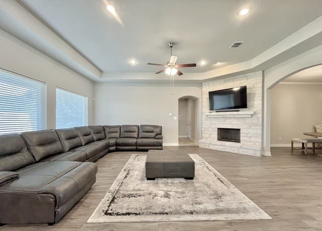 30527  Setterfeld Cir, Fair Oaks Ranch, TX 78015 — photo 8