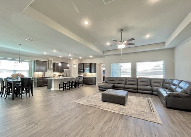 30527  Setterfeld Cir, Fair Oaks Ranch, TX 78015 — photo 9