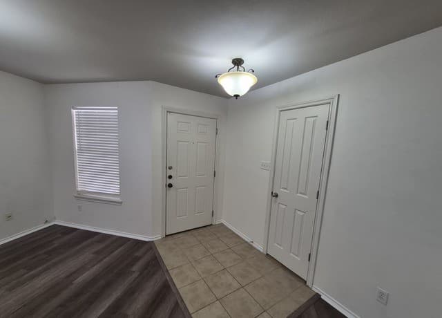 216  Hereford St, Cibolo, TX 78108 — photo 2