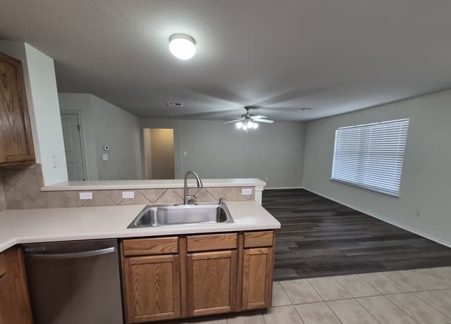 216  Hereford St, Cibolo, TX 78108 — photo 21
