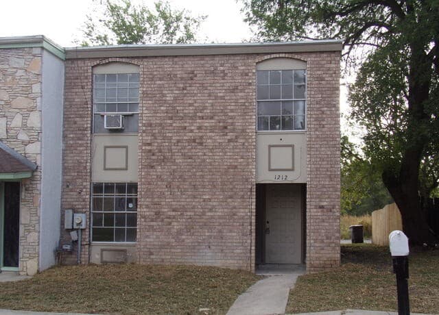 1212  Churing Dr