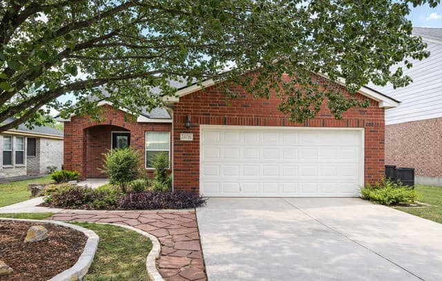 24726 Crescent Run