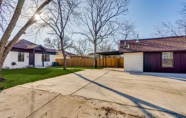 2201  Monterey St, San Antonio, TX 78207 — photo 2