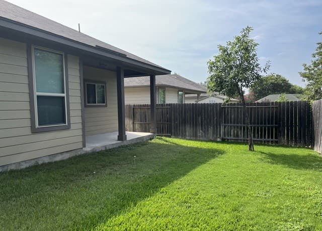 1871  Baron Dr, New Braunfels, TX 78130 — photo 21
