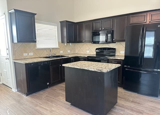 2420  Dimmitt Dr, New Braunfels, TX 78130 — photo 3