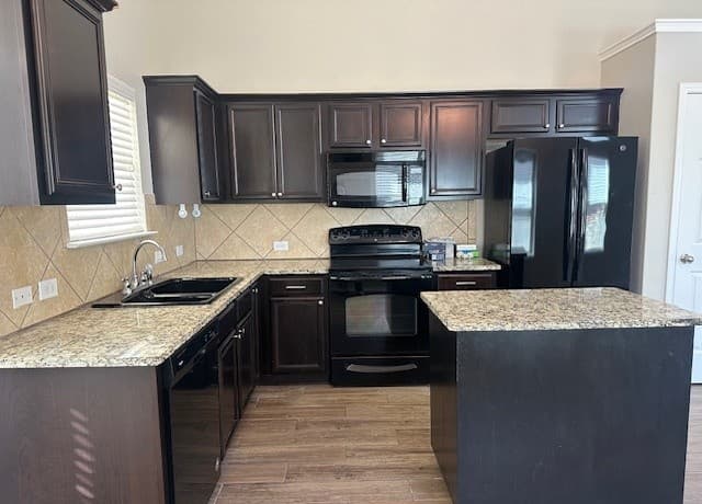 2420  Dimmitt Dr, New Braunfels, TX 78130 — photo 4