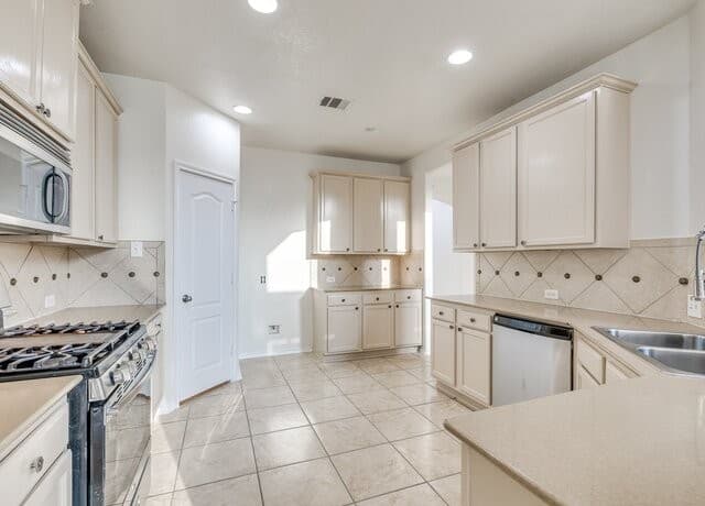 24822  Catalan Cliff, San Antonio, TX 78261 — photo 12