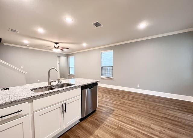 10331  Lynwood Br Unit 102, San Antonio, TX 78245 — photo 3