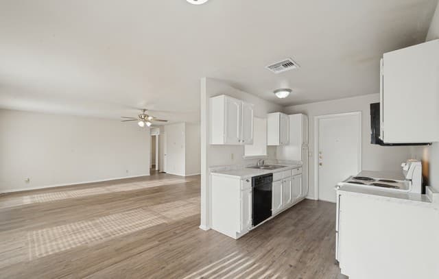1014  Cloverbrook St, San Antonio, TX 78245 — photo 8