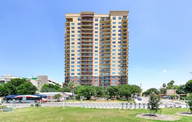 215  Center Unit UNIT 1205