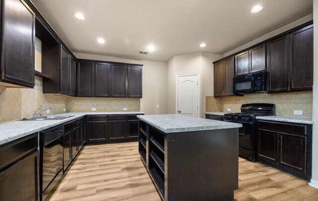 8822  Falcon Park, Converse, TX 78109 — photo 11