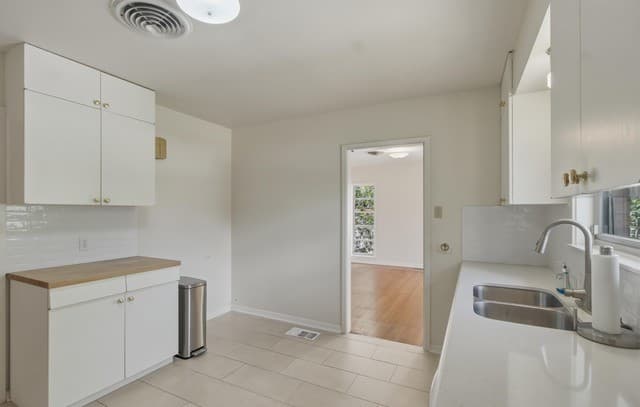 207  Canyon Dr, Alamo Heights, TX 78209 — photo 2