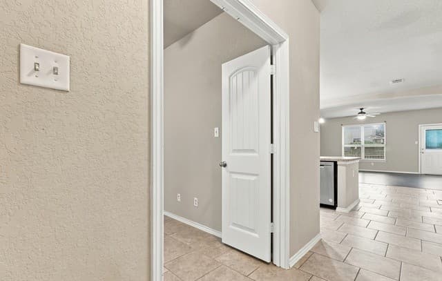 9958  Belmore Cv, San Antonio, TX 78245 — photo 4
