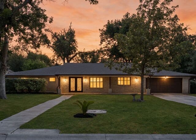 102  Riviera Drive