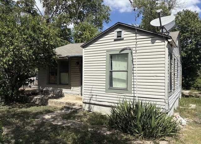1935 Lamar St