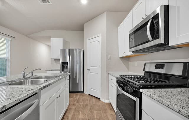 12218  Mulberry Crk, San Antonio, TX 78245 — photo 3