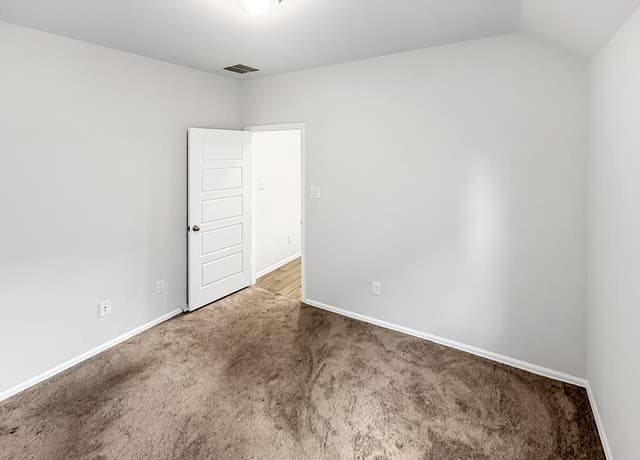 2810  High Castle, San Antonio, TX 78245 — photo 12