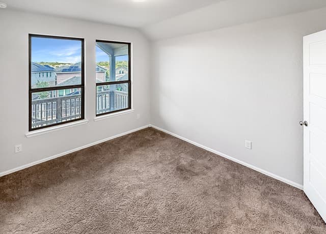 2810  High Castle, San Antonio, TX 78245 — photo 2