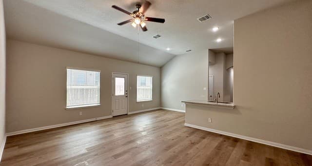 438  Emma Dr, New Braunfels, TX 78130 — photo 3