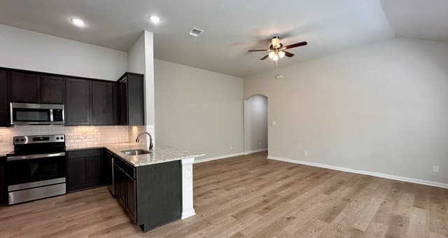 438  Emma Dr, New Braunfels, TX 78130 — photo 4