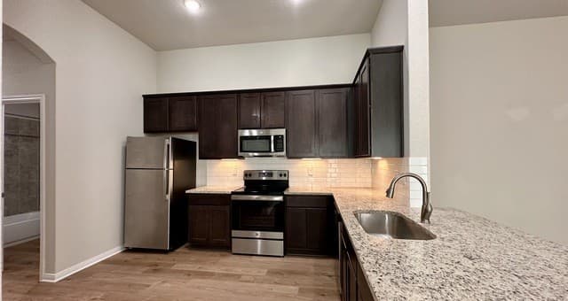 438  Emma Dr, New Braunfels, TX 78130 — photo 5