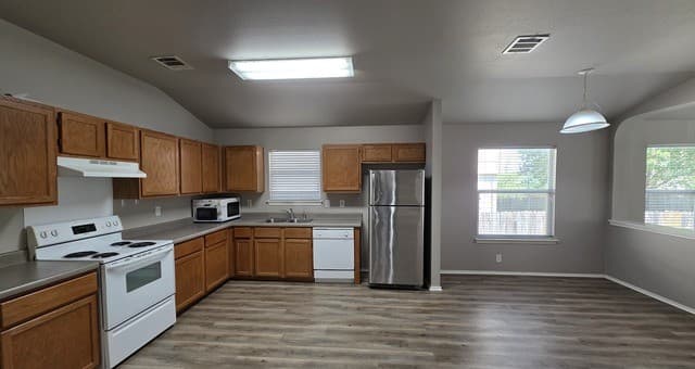 610  Granite Clf, San Antonio, TX 78251 — photo 9