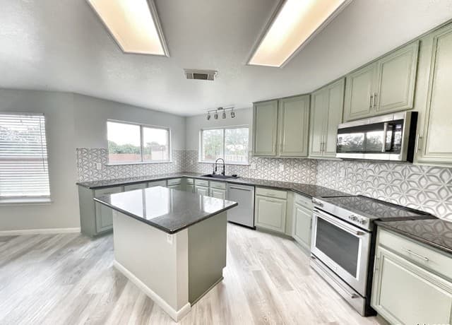 2060  Club Crossing, New Braunfels, TX 78130 — photo 12