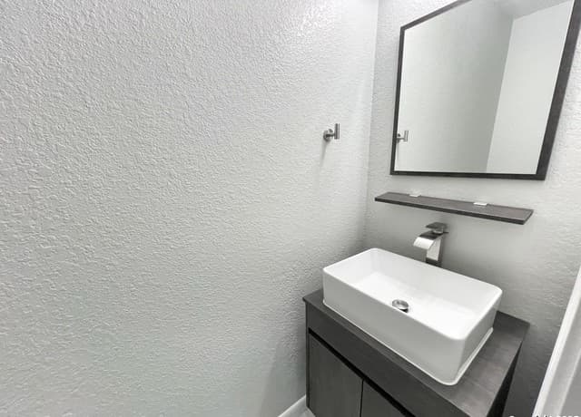2060  Club Crossing, New Braunfels, TX 78130 — photo 15