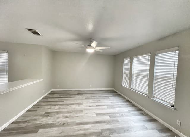 2060  Club Crossing, New Braunfels, TX 78130 — photo 2