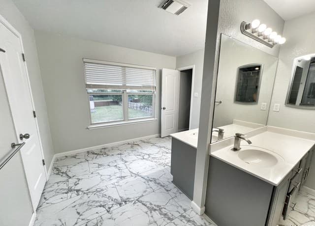 2060  Club Crossing, New Braunfels, TX 78130 — photo 21