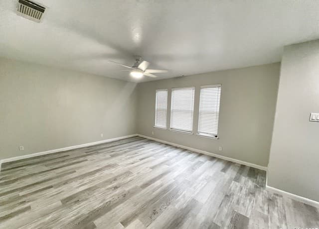 2060  Club Crossing, New Braunfels, TX 78130 — photo 3