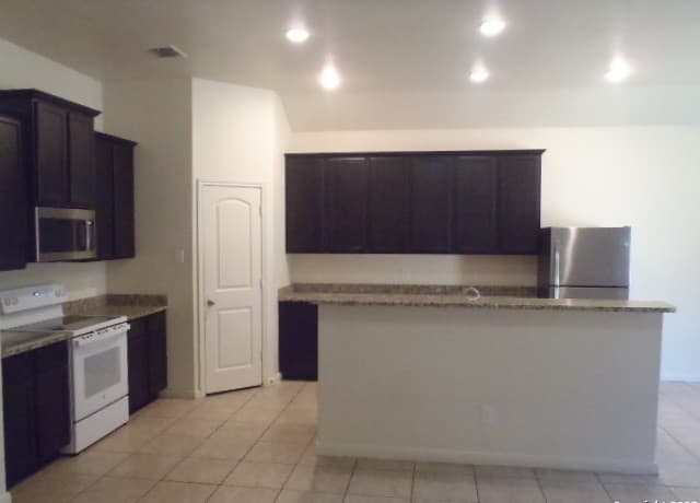 203  Azalea Way, New Braunfels, TX 78132 — photo 10