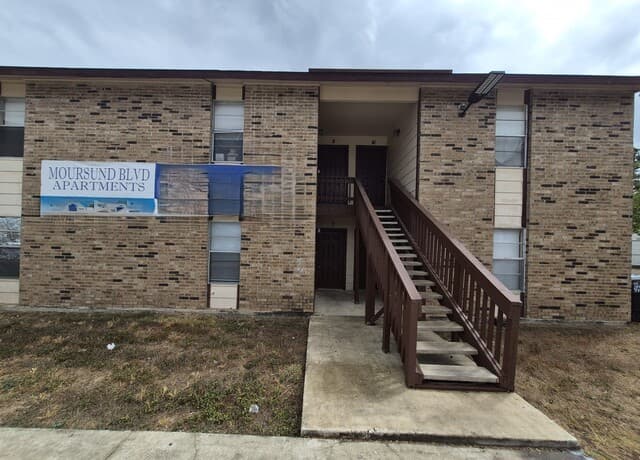 300  Moursund Blvd. Unit 7