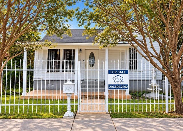 622 W Baylor