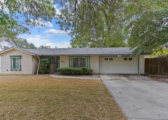 5810  Brenda Ln