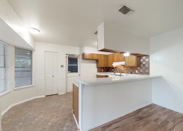 5810  Brenda Ln, San Antonio, TX 78240 — photo 12