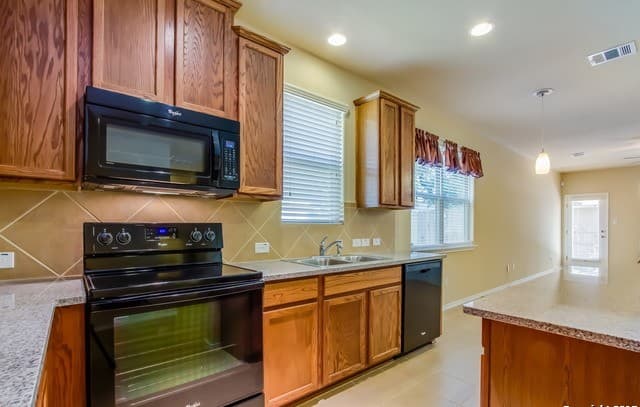 5818  Quiet Glen Dr, San Antonio, TX 78240 — photo 7