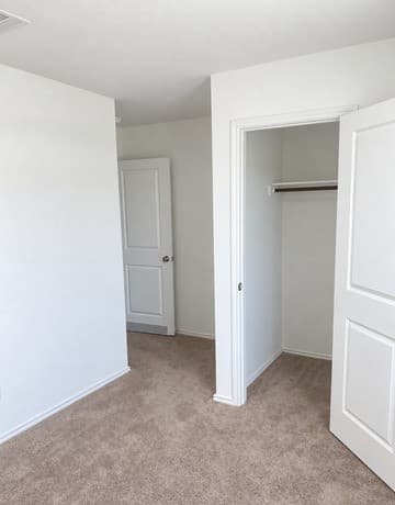 10929  Presa Way, San Antonio, TX 78223 — photo 10