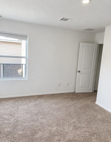 10929  Presa Way, San Antonio, TX 78223 — photo 5