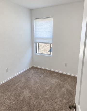 10929  Presa Way, San Antonio, TX 78223 — photo 8