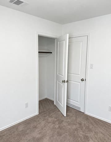 10929  Presa Way, San Antonio, TX 78223 — photo 9