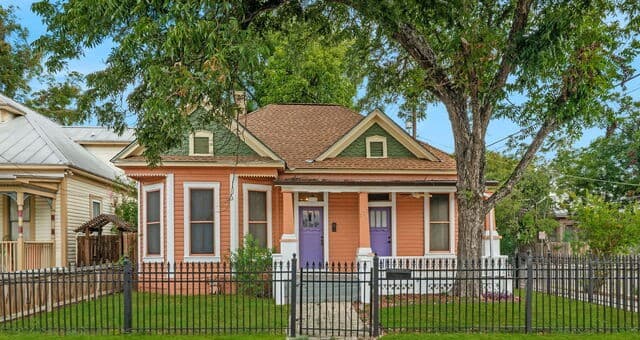 121  Daniel St