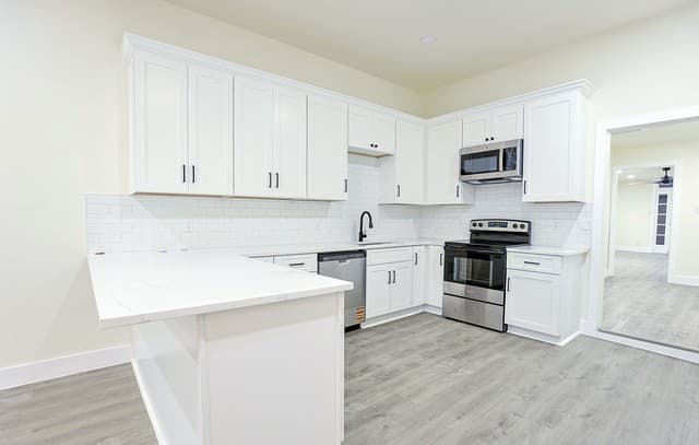 535  Austin St, Pleasanton, TX 78064 — photo 2