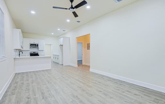 535  Austin St, Pleasanton, TX 78064 — photo 5